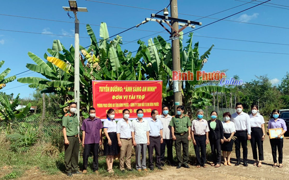 Tuyến đường “ánh sáng an ninh” đến với bà con vùng khó